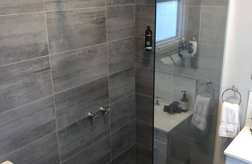 Circular Head Council Bed & Breakfast | King suite with bay views- breakfast included