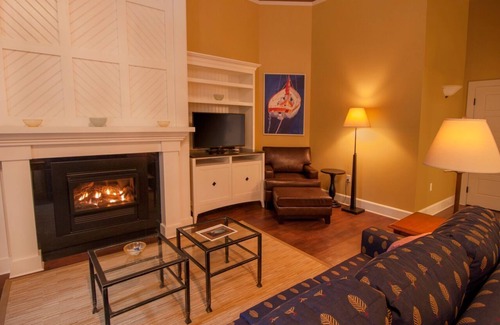 Portland Hotel | King Suite with Kitchenette & Balcony on Great Diamond Island