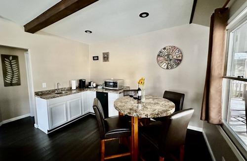 Blowing Rock Hotel | King Villa Suite on Main St