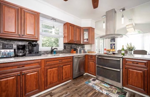 Kernersville House | KingBed PetFriendly Washer Dryer Sleep16