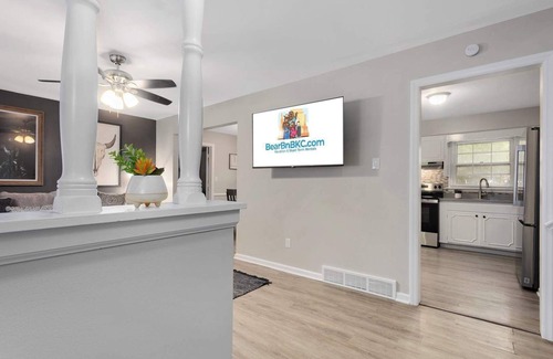 Overland Park House | KingBeds|WiFi|Great for Families|Sleeps 10