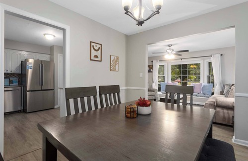 Overland Park House | KingBeds|WiFi|Great for Families|Sleeps 10