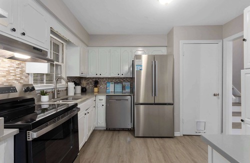 Overland Park House | KingBeds|WiFi|Great for Families|Sleeps 10