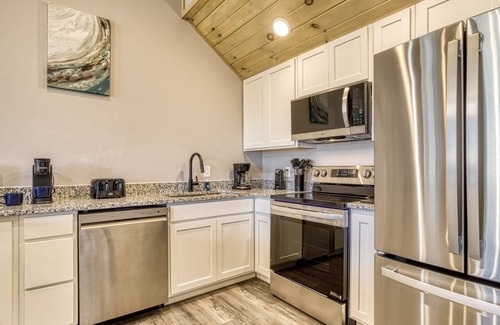 Sevierville Ski Chalet | Kingfish Kreek Cabin I 3 Bedroom Chalet