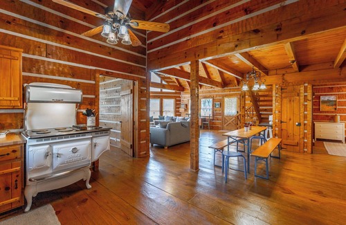 Whiteside Cabin | Kingfisher Cabin-a PMI Scenic City rental