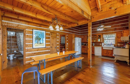 Whiteside Cabin | Kingfisher Cabin-a PMI Scenic City rental