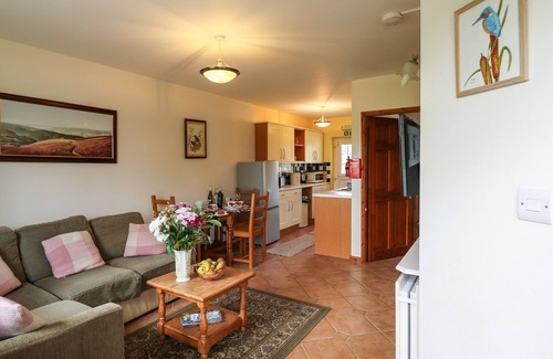 Ash Mill Cottage | KINGFISHER COTTAGE, pet friendly, with a garden in South Molton