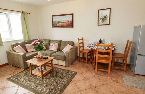 Ash Mill Cottage | KINGFISHER COTTAGE, pet friendly, with a garden in South Molton