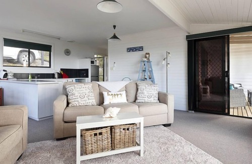 Binalong Bay Cottage | KINGFISHER COTTAGE Beachfront at Bay of Fires