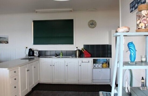 Binalong Bay Cottage | KINGFISHER COTTAGE Beachfront at Bay of Fires