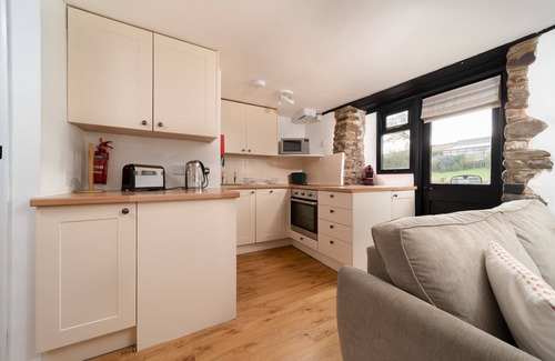 Littleham Cottage | Kingfisher Cottage - Dog friendly sleeping 4 with a pool
