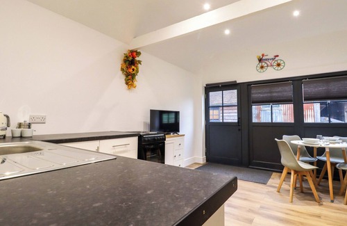 Etchinghill Cottage | KINGFISHER COTTAGE, pet friendly, with a garden in Lyminge