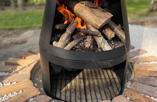 Katikati Cottage | Kingfisher cottage @ Villa Vie country estate.nOutdoor bath, fire pit, river
