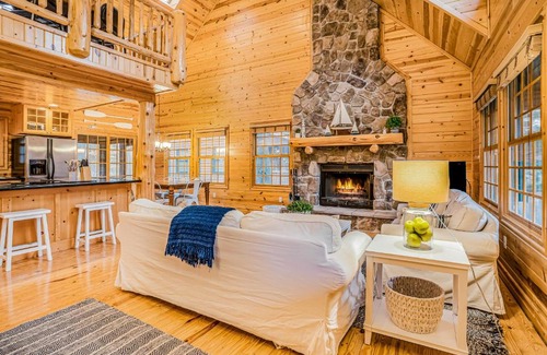 Saugatuck House | Kingfisher Cove Cabin 19