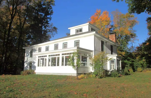 Lily Dale House | Kingfisher Cove: Cassadaga Lake's Sunrise Shore