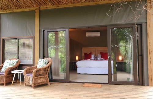 Thorny Bush Game Reserve Hotel | Kingfisher Creek Safari Lodge