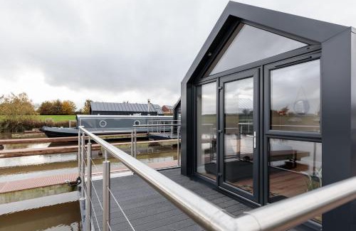 Huxley House | Kingfisher