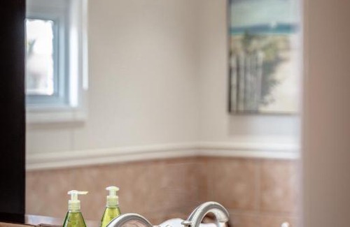Leamington House | KingFisher Lakehouse - Make Forever Memories Here!
