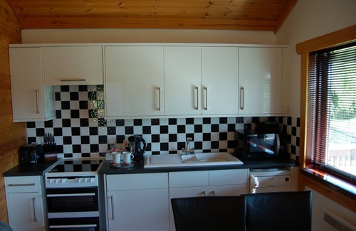 North Perrott Ski Chalet | Kingfisher Lakeside Lodge