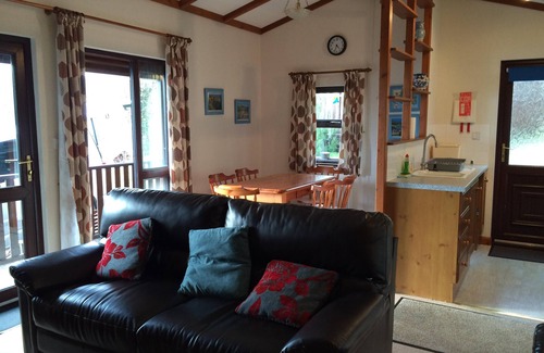 Osmington Mills Cabin | "Kingfisher Lodge" with Sea Views in a Peaceful Location
