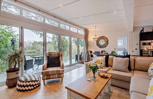 Welney House | Kingfisher Lodge - Three Bedroom House, Sleeps 4