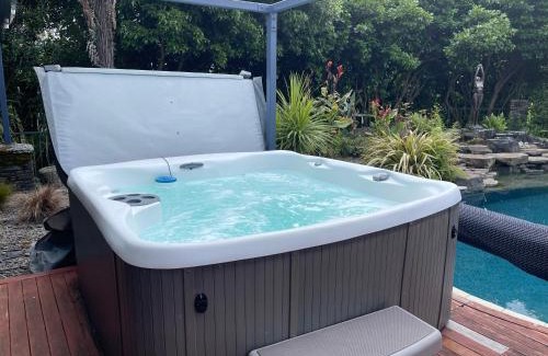 Omanawa House | Kingfisher Studio - Tauranga Holiday Escape