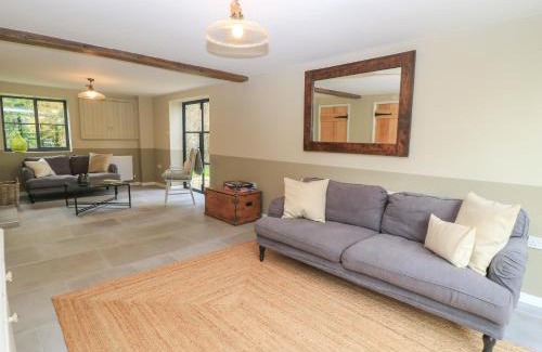 Bampton House | Kingfishers