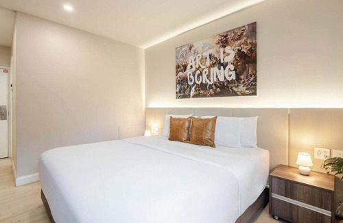 Gay Village Hotel | Kinghaus – Central Montreal Stay