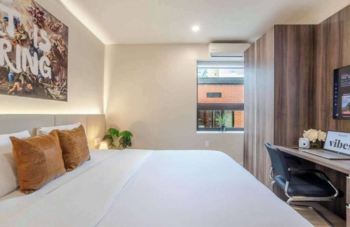 Gay Village Hotel | Kinghaus – Central Montreal Stay