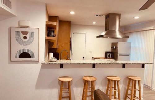 Kingman Apartment | Kingman Gold 2BR Retreat at the Heart of Rt 66