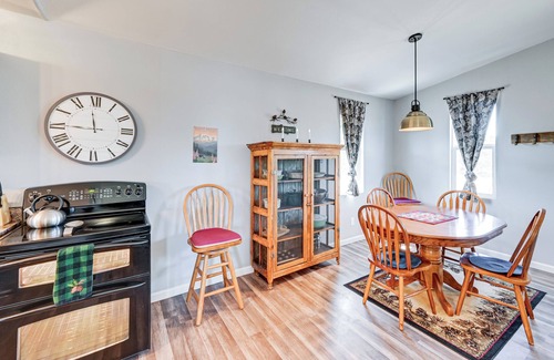 Kingman Cottage | Kingman Vacation Rental w/Private Yard & Fire Pit