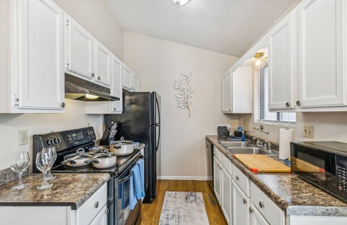 Wichita House | Kings, 75" TV & Swing Duplex in West Wichita