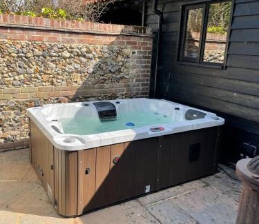 Great Saling House | Kings Barn - English Countryside Retreat