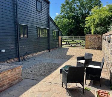 Great Saling House | Kings Barn - English Countryside Retreat