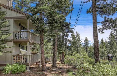 Kings Beach House | Kings Beach 2 bed townhouse minutes from Lake Tahoe and Northstar