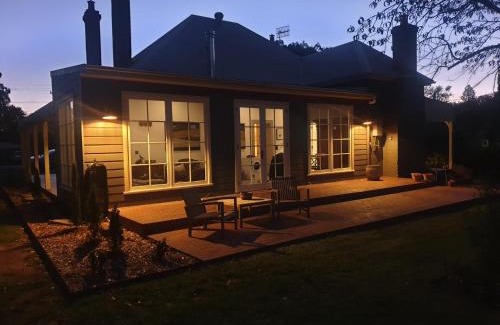 Uralla House | Kings Cottage Uralla