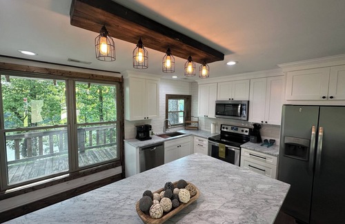 Crane Hill House | King’s Cove - Across from Trident Marina - Year Round Deep Water!