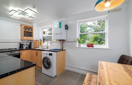 Camden Town House | Kings Cross 4BR House | Garden & Free Parking