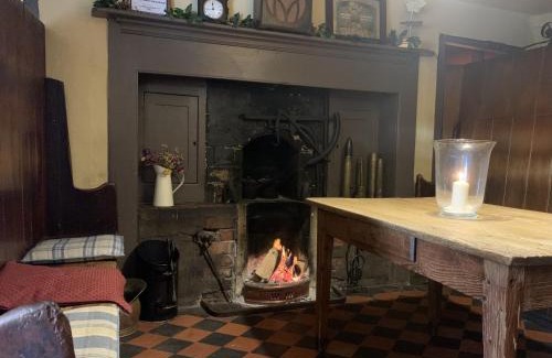 Laxfield Bed & Breakfast | Kings Head Low House