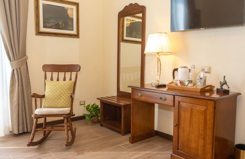 Esquilino Apartment | Kings Home In Rome is a 19th-century apartment in the Piazza Vittorio Emanuele II