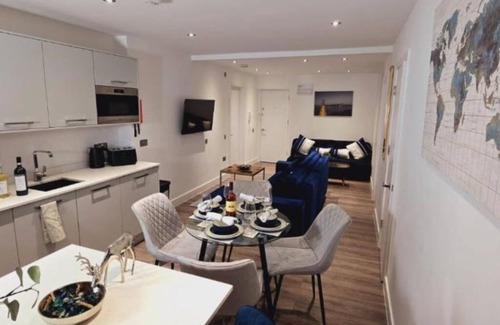 Reading Apartment | Kings Lodge By Nivaas 1 : Two-Bedroom Superior Apartmentn