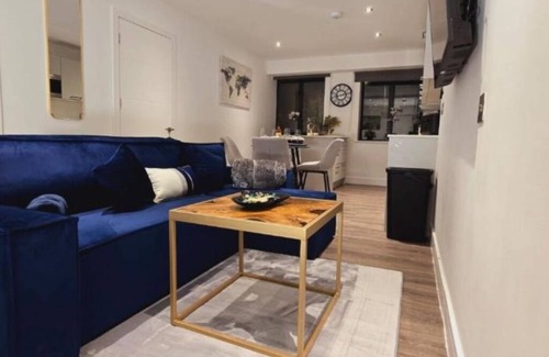 Reading Apartment | Kings Lodge By Nivaas 1 : Two-Bedroom Superior Apartmentn