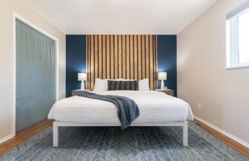 Colorado Springs House | Kings Overlook Hot Tub w Pikes Peak Views