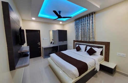 Ekkatuthangal Hotel | Kings Palace