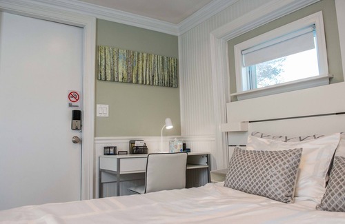 Kings Park Apartment | Kings Park Cozy Sanctuary For Traveling Professionals ( PET FRIENDLY )