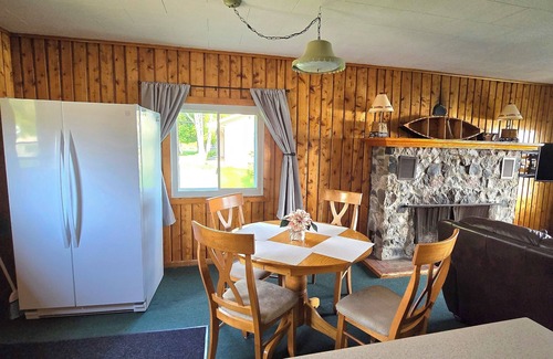 Burt Lake Cottage | Kings Point Cottage on Burt Lake's Poverty Bay