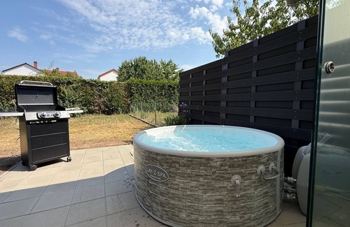 Dudenhofen Apartment | Kings & Queens - 2 bedrooms - whirlpool - garden - barbecue - parking lot
