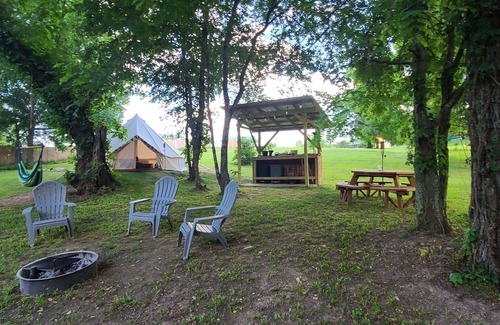 Eureka Springs RV Rental | Kings River Bell Tent Glamping