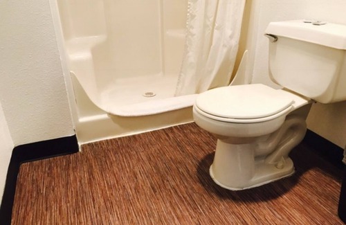 Milwaukie Hotel | Kings Row Inn