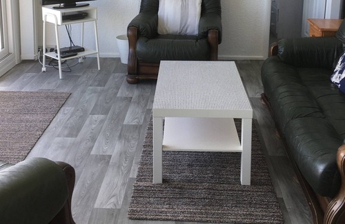 Ventnor Ski Chalet | Kings view villa, beach in walking distance